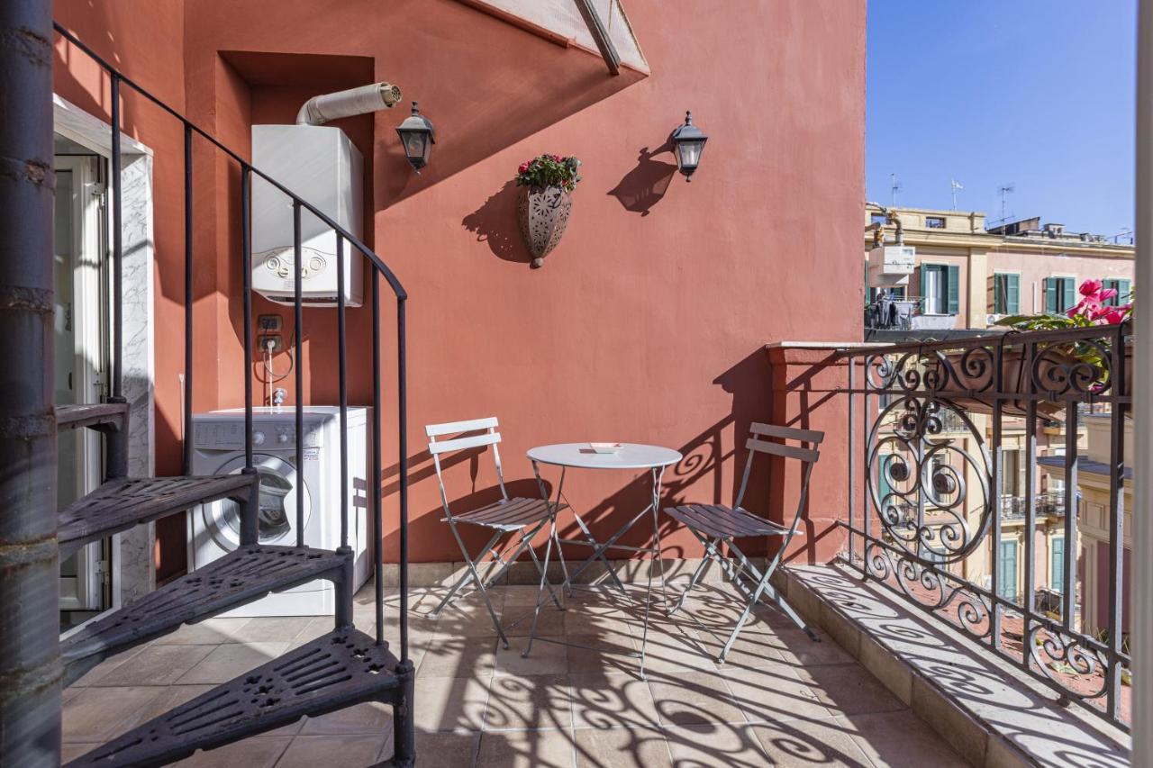La Casa Dei Miei - Apt Con Terrazzo In Centro Naples Exterior photo